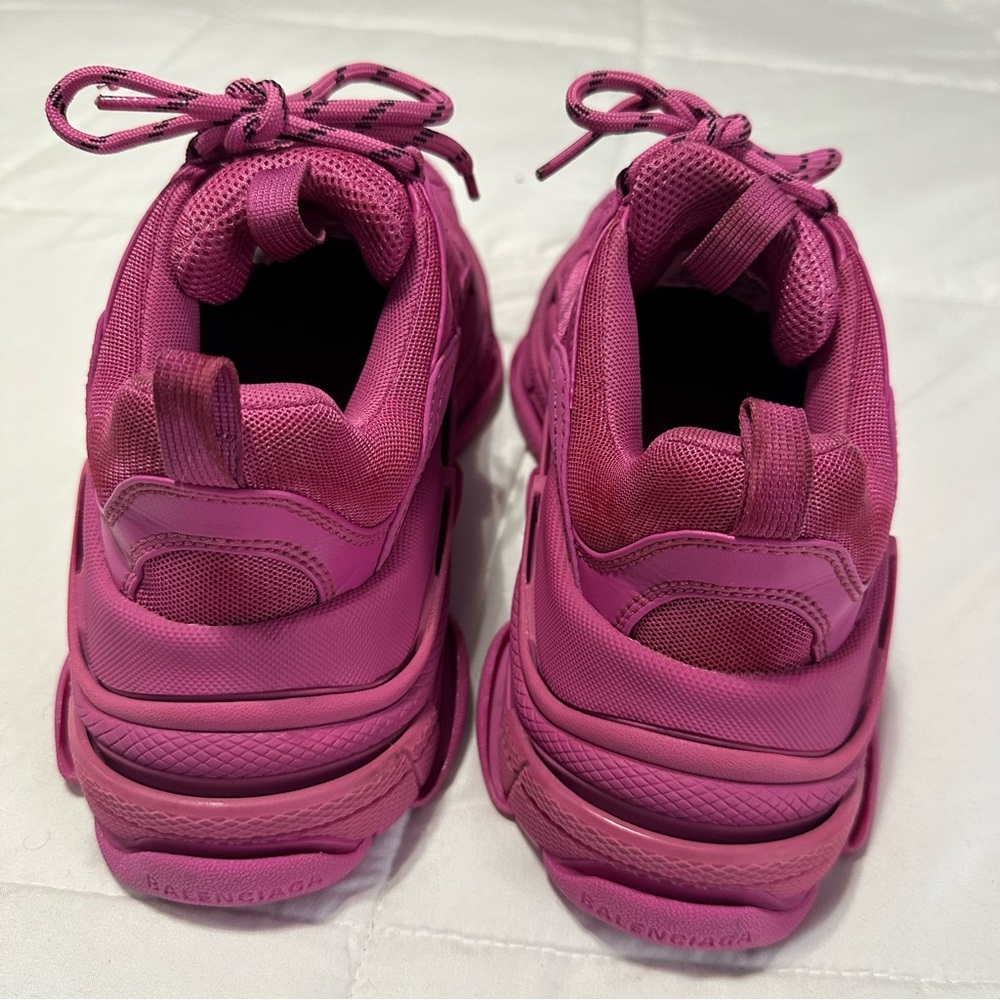 Balenciaga
Triple S 'Fluo Pink' Chunky Sneakers - Picture 6 of 9